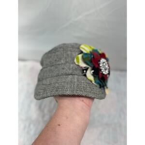 Women’s flower Bling hat with hook/loop back